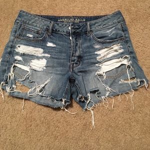 Tom girl American Eagle distressed shorts
